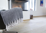 Bomullspledd med frynser i 100% bomull 135 x 200 cm. fra Rugs’N’More