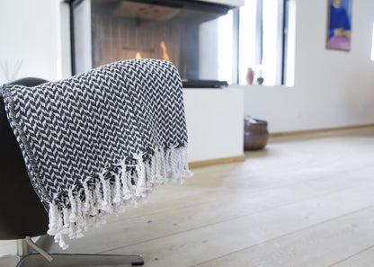 Bomullspledd med frynser i 100% bomull 135 x 200 cm. fra Rugs’N’More