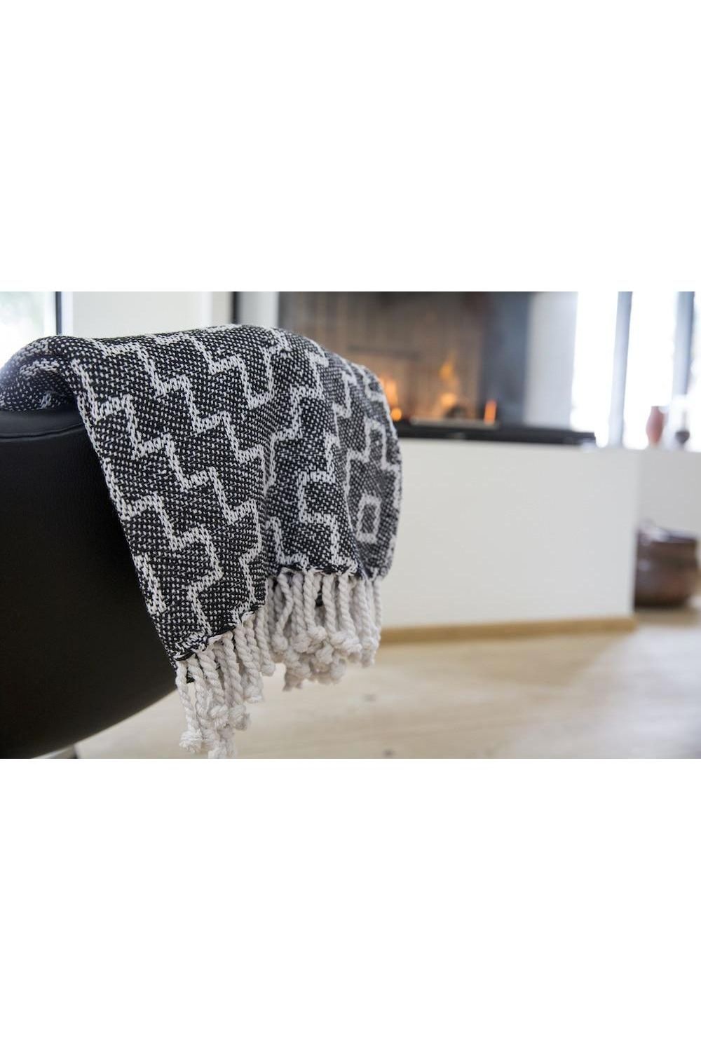 Behagelige og komfortable håndlavede plaid med frynser, dansk design, fairtrade, trustpilot, gode anmeldelser.