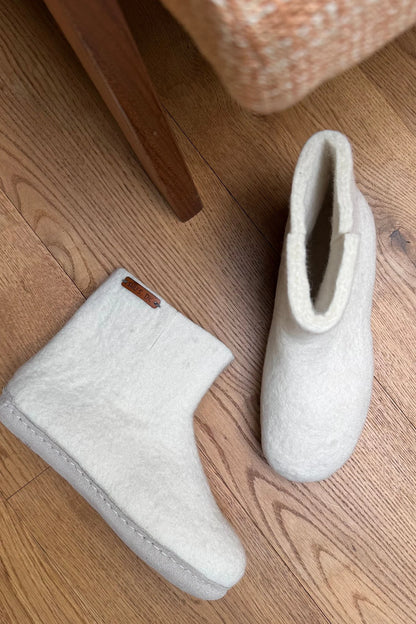 Ullstøvel (100 % ren ull) – Modell Beige m/såle i skinn