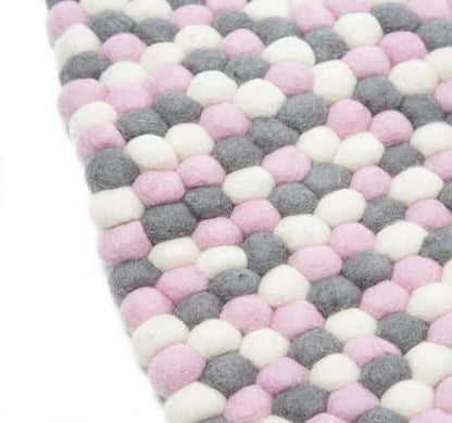 Håndlaget kuleteppe i 100 % ren ull – rosa, grå og hvit